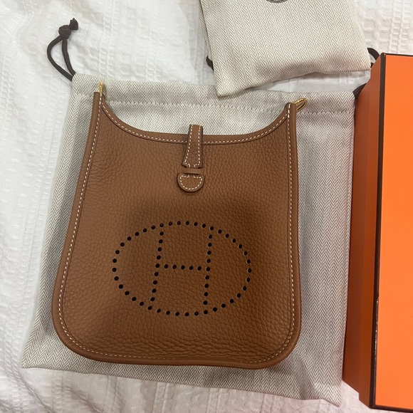 Hermes Evelyn Gold Leather Crossbody Bag Clemence - Picture 3 of 9